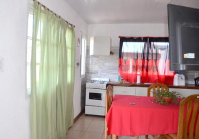 Hermosa casa hasta 4 pax con jardín y estacionamiento
